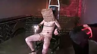 شقراء ذات مؤخرة كبيرة تتلقى ضربات من الخلف