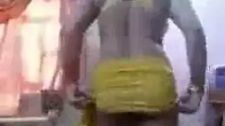 رقص بهدوم شفافهىقميص اسود
