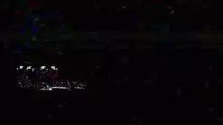 بنت ممتلئة الصدر يتم تحفيزها بالإصبع في حافلة مزدحمة