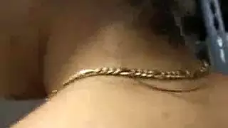 امي تفيق وانا انيكها وهي نائمه