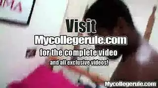 سكس حيوانات إباحي: مقطع بهيمية سريع للموبايل