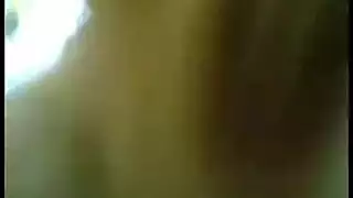 أم عربية ساخنة بصدر كبير تأخذ قضيبًا طويلًا سميكًا بعمق