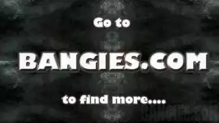 امرأة ناضجة مغرية تمارس الجنس مع قضيب شاب كبير