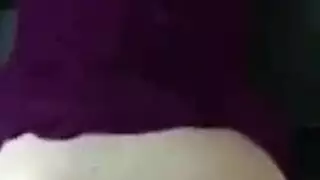 يسيل من طيزها الماء