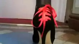فمبوي في ملابس داخلية وكعب عالي يحصل على فعل الجانغبانغ