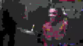 مراهقة مفلسة تُضاجع بقوة من عشيقها الأكبر سناً