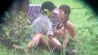 يغافلها ويحسس عليها بالشاحنة
