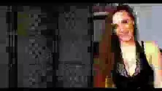 جلسة جماع في المطبخ: مراهقة مستعدة للمص والجماع مع شابين