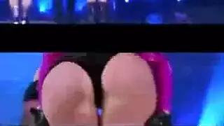 تأوهات العاهرة: تتم مضاجعة وهي تدلك بظرها