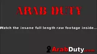 نكاح صريح: عربيات بالحجاب يركبن قضيب الجندي الغربي