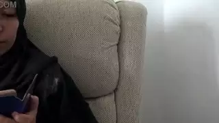 ديون زوجة عربية تسدد ببلع السائل المنوي لعملاء لندن