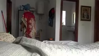 خادمة تُضرب بقضيب أسود عملاق لأمريكي