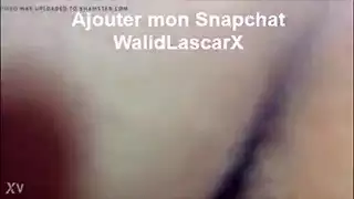 فتاة محجبة تُمارس الجنس بقوة في كابينة تسميرها الخاصة