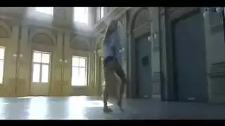 ممرضة مثيرة لا تستطيع مقاومة نيك مريضها في فانتازيا طبية إباحية