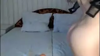 مراهقة يابانية ذات ثدي ضخم تُقَبَّل وتُداعب وتُداعب بإصبع بعنف