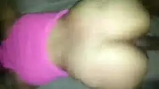 الفتاة السمراء الصغيرة تُمارس الجنس بطريقة قذرة