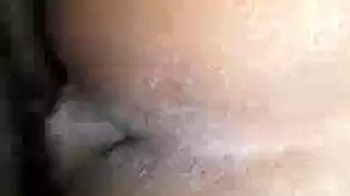 قضيب الخشب الداكن يقدم إباحية خارجية قاسية
