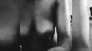 سيدة فاخرة مقيدة ومضروبة في جلسة إكس إكس إكس سرية