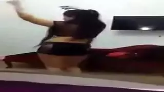 خطيب بيدخل فى طيزها اول مره سكس مصرى
