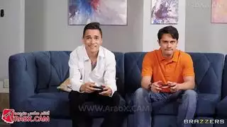 التايلاندية إلتقاط صورة على ركبتيها