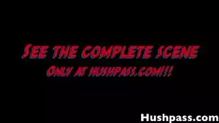 هذه العاهرة الأمريكية تحب إظهار ثدييها باللانجري قبل أن تُنكح