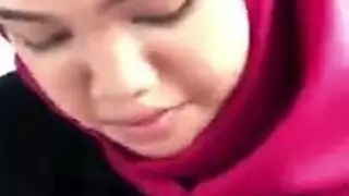 نجمات بورنو آسيوية تمنح مصة لا تنسى لشاب عربي