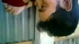 نيك مصري إباحي: شاب يثبت جارته على الحجم لمشهد جامح