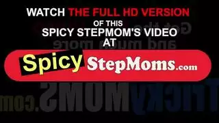 جماع في الفناء الخلفي مع عاهرة عارية ممتلئة الجسم