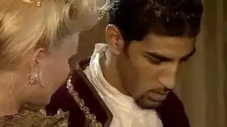 جنس ملكي: قضيب ضخم يسيطر على مؤخرة الملكة الشقراء الرقيقة